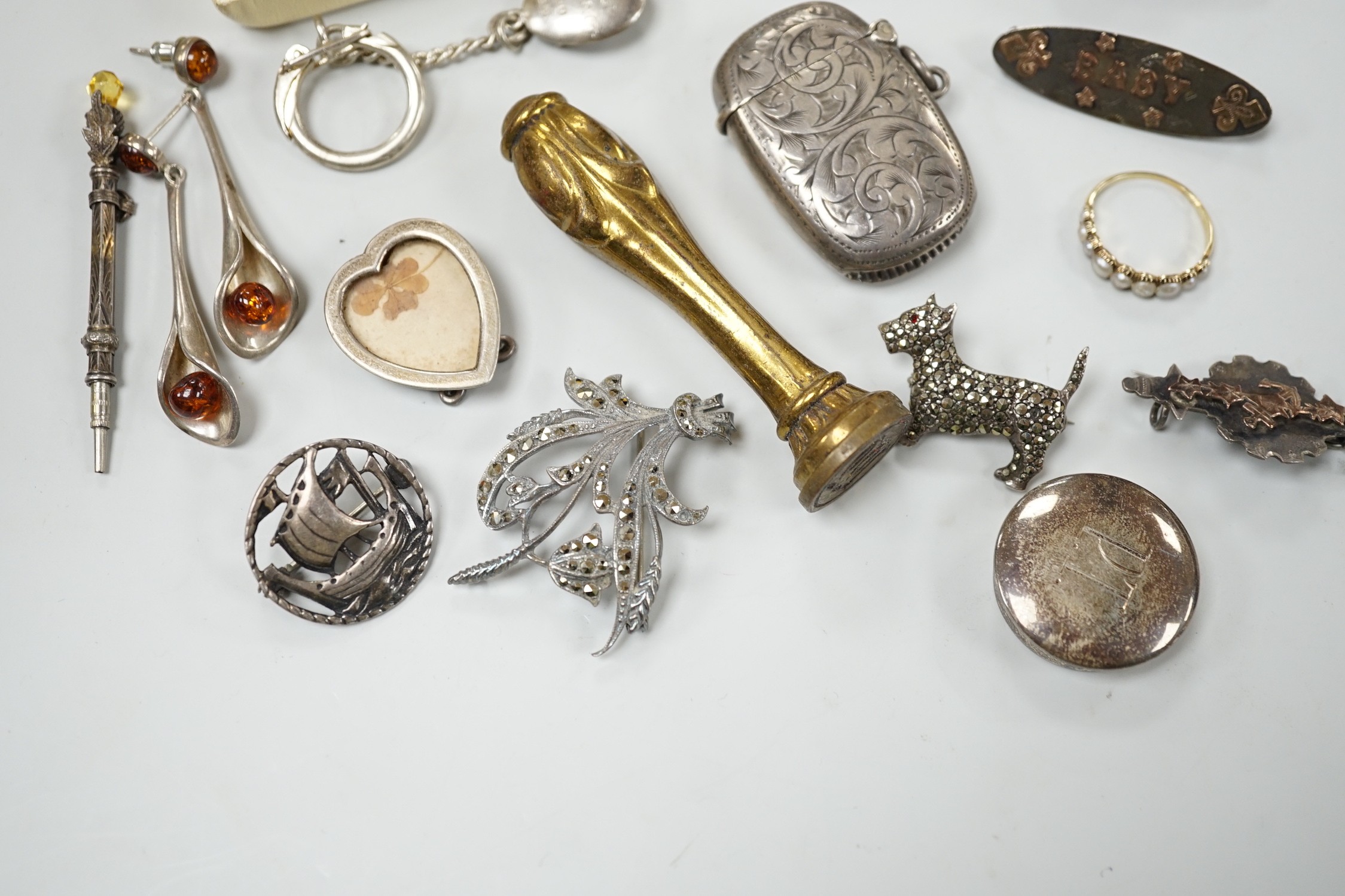 Sundry jewellery and silver including a garnet set hinged bangle(a.f.), a modern 9ct white gold and pave set two colour diamond ring, opal suite, vesta case etc.